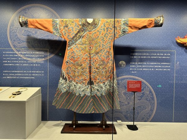 东方配资 沈阳故宫文物珍品首赴上海，和浦东再续前缘背后有他……
